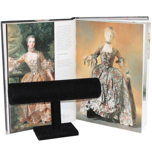 The Collection of the Kyoto Costume Institute Fashion History Book - Picture 6 of 10